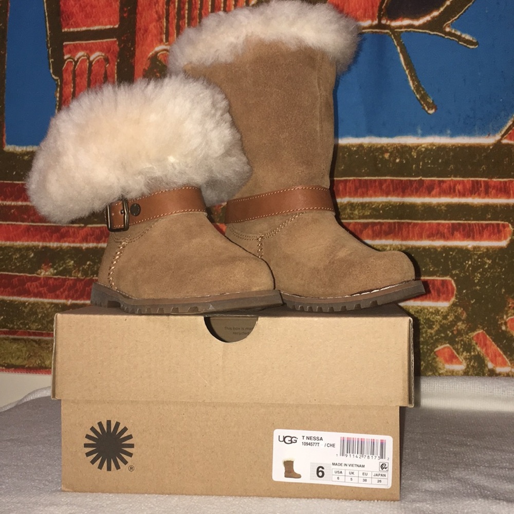 🎉🎉HP 12/20🎉 Toddlers ugg boot size 6.